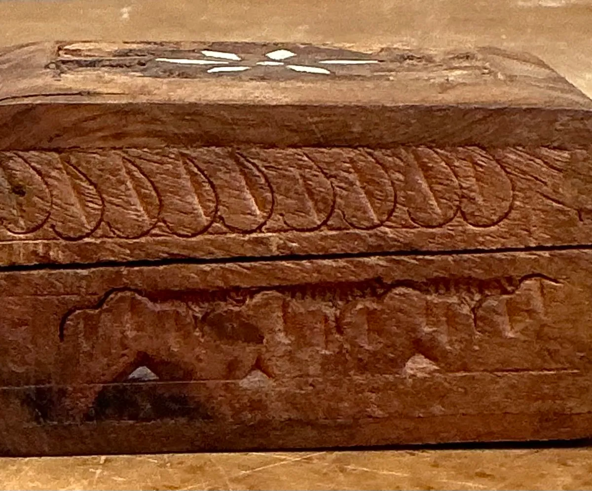 Vintage Carved Wood Trinket Box — additional photo 3