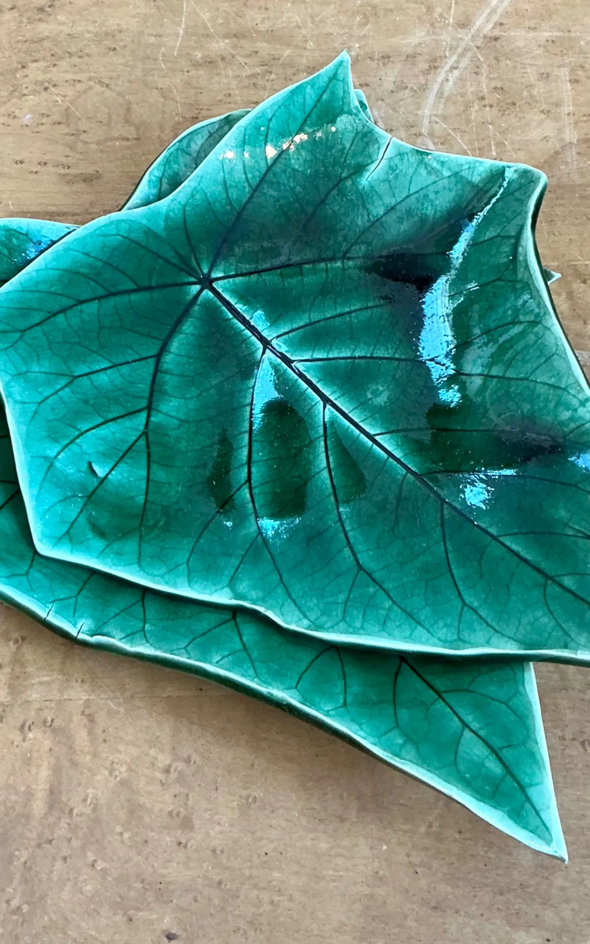 Vintage Glazed Ceramic Leaf Plates - Set of 2 — additional photo 4