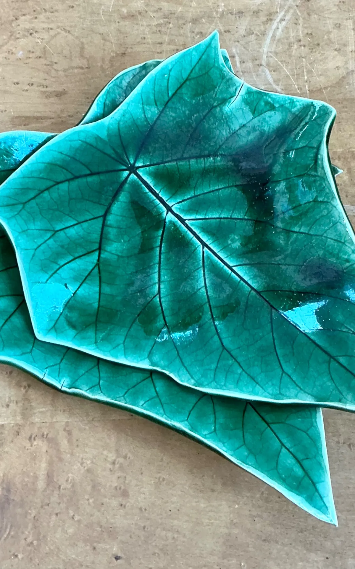 Vintage Glazed Ceramic Leaf Plates - Set of 2 — additional photo 7
