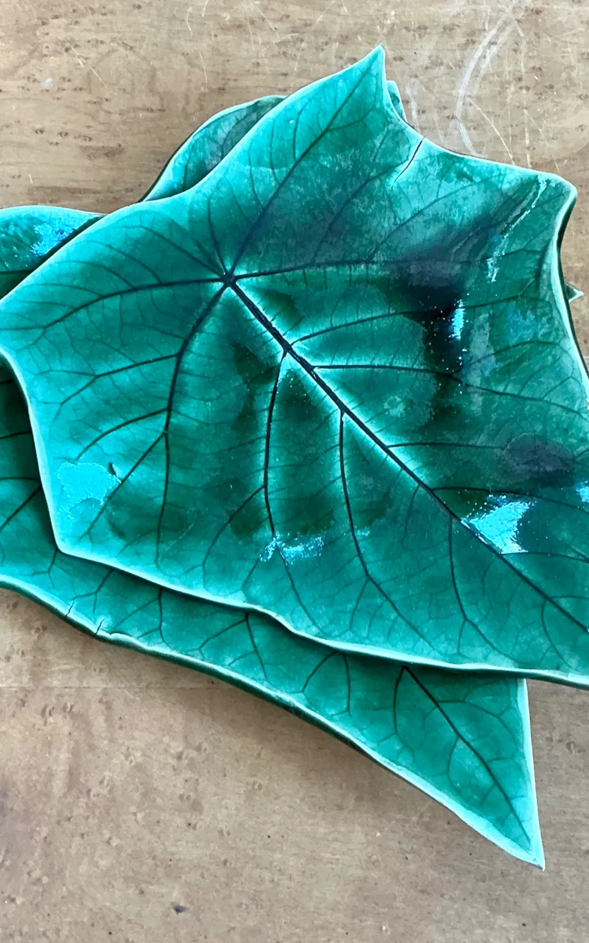 Vintage Glazed Ceramic Leaf Plates - Set of 2 — additional photo 3