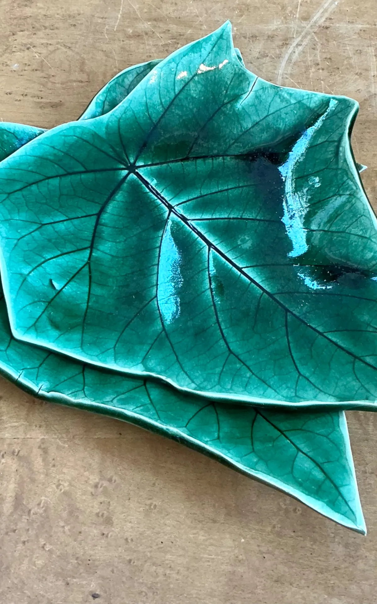 Vintage Glazed Ceramic Leaf Plates - Set of 2 — additional photo 2