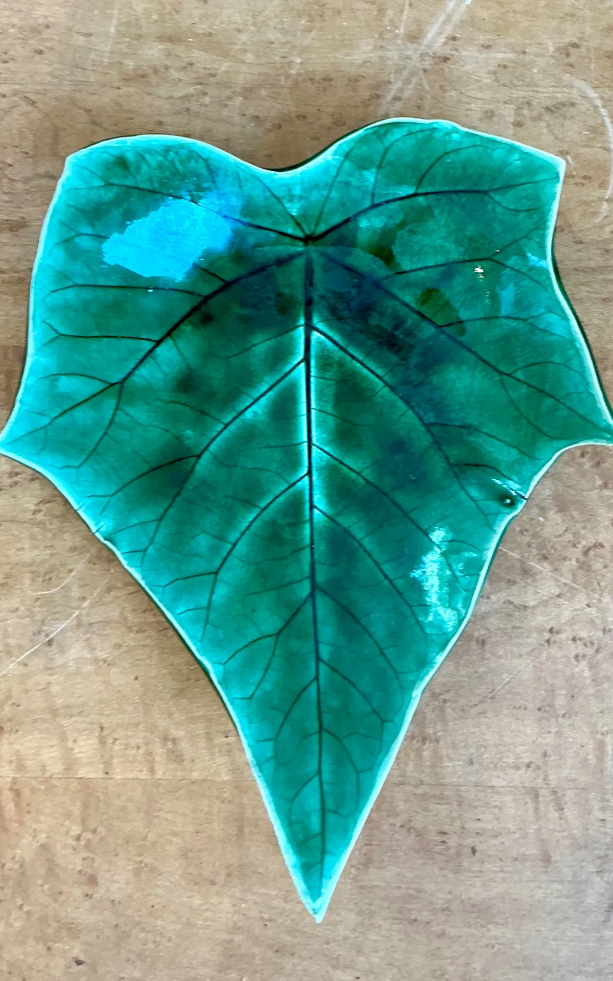 Vintage Glazed Ceramic Leaf Plates - Set of 2 — additional photo 6