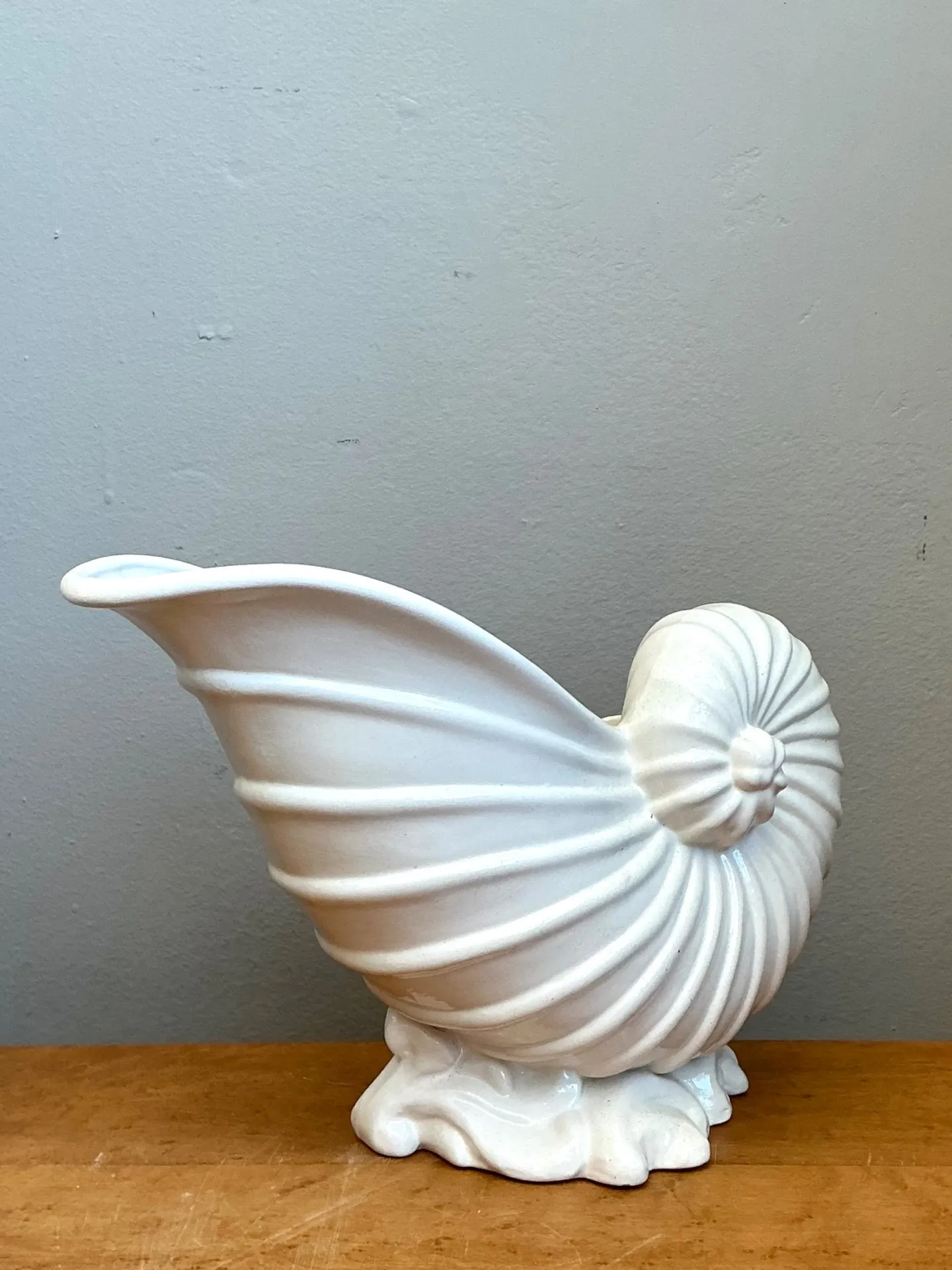 Vintage White Nautilus Form Ceramic Vase — additional photo 5