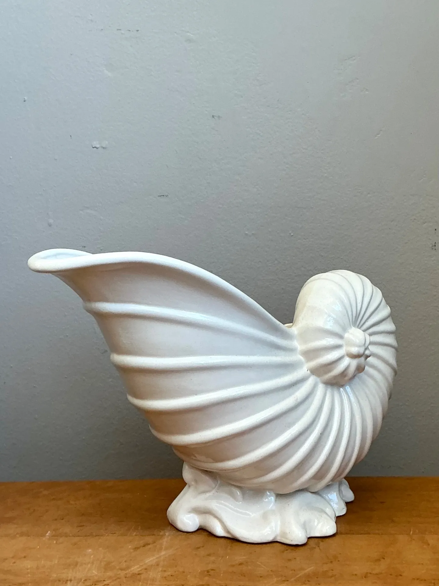 Vintage White Nautilus Form Ceramic Vase — additional photo 3