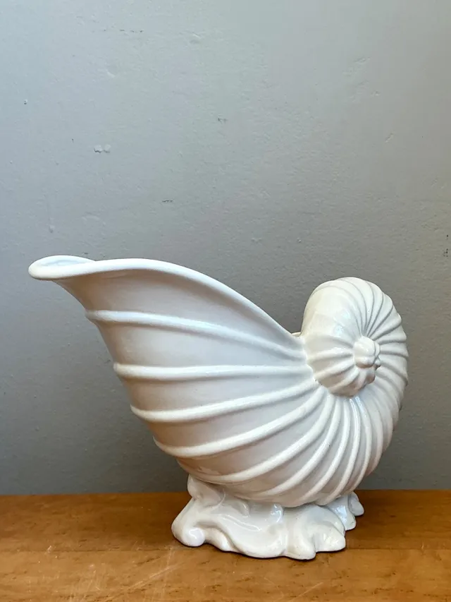 Vintage White Nautilus Form Ceramic Vase — additional photo 3
