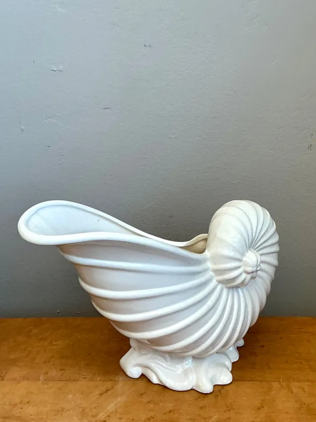 Vintage White Nautilus Form Ceramic Vase — additional photo 6
