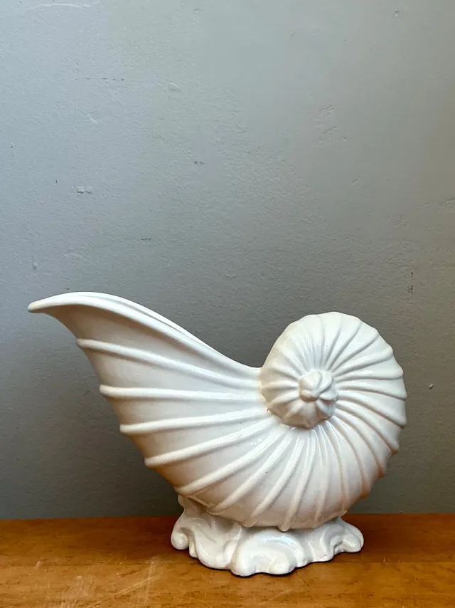 Vintage White Nautilus Form Ceramic Vase — additional photo 7