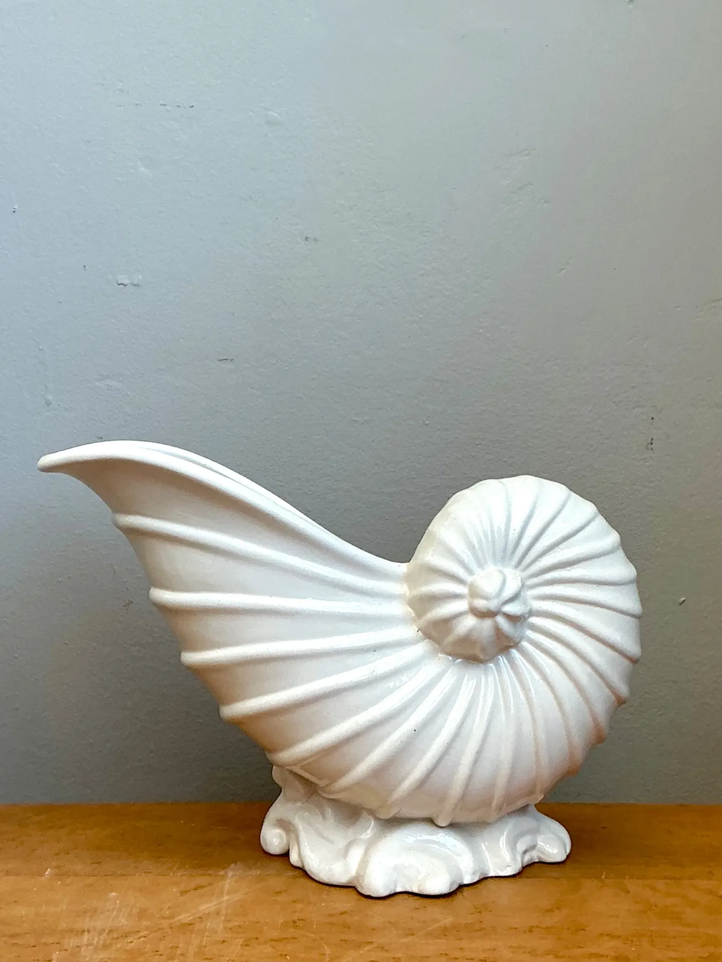 Vintage White Nautilus Form Ceramic Vase — additional photo 8