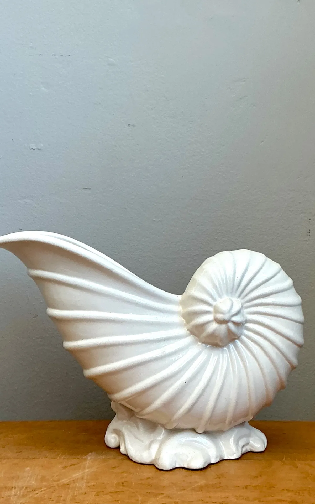 Vintage White Nautilus Form Ceramic Vase — additional photo 8