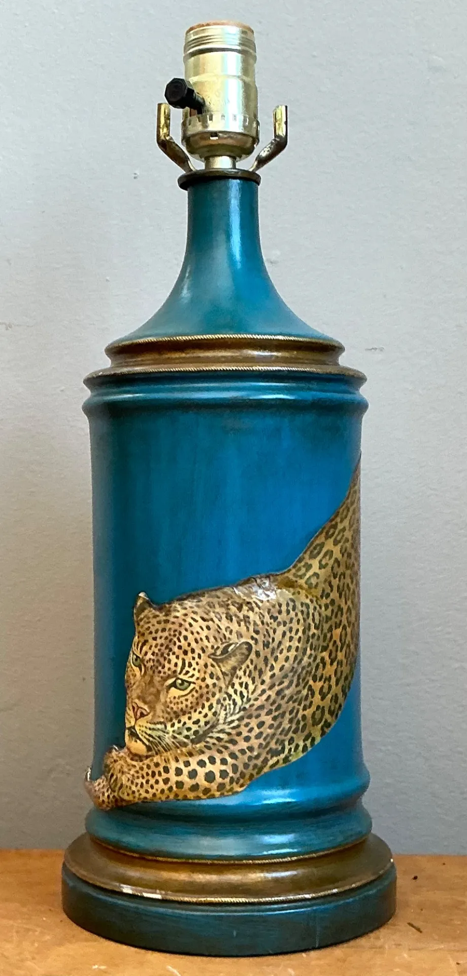 Vintage Blue and Gold Decoupage Leopard Lamp — additional photo 3