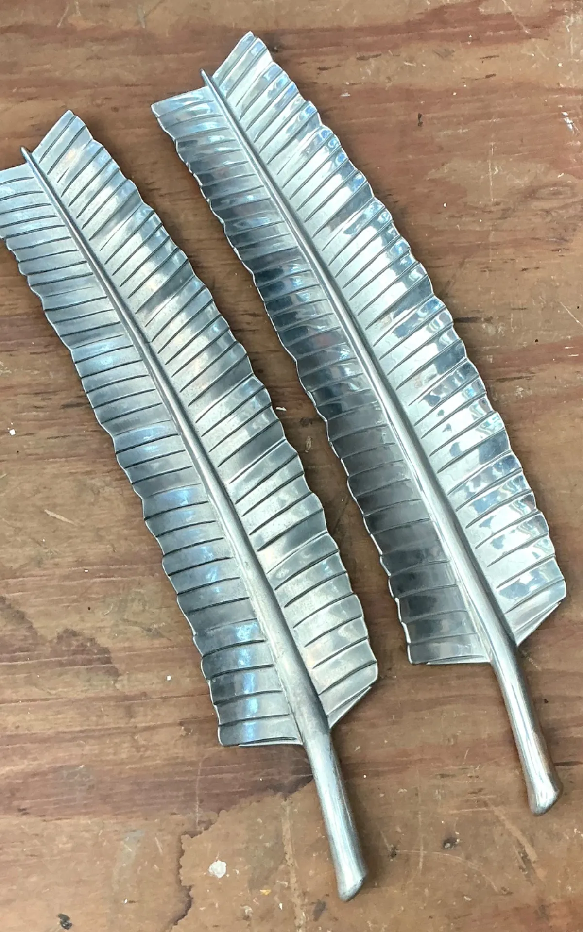Vintage Aluminum Banana Leaf Platters - Set of 2 — additional photo 2