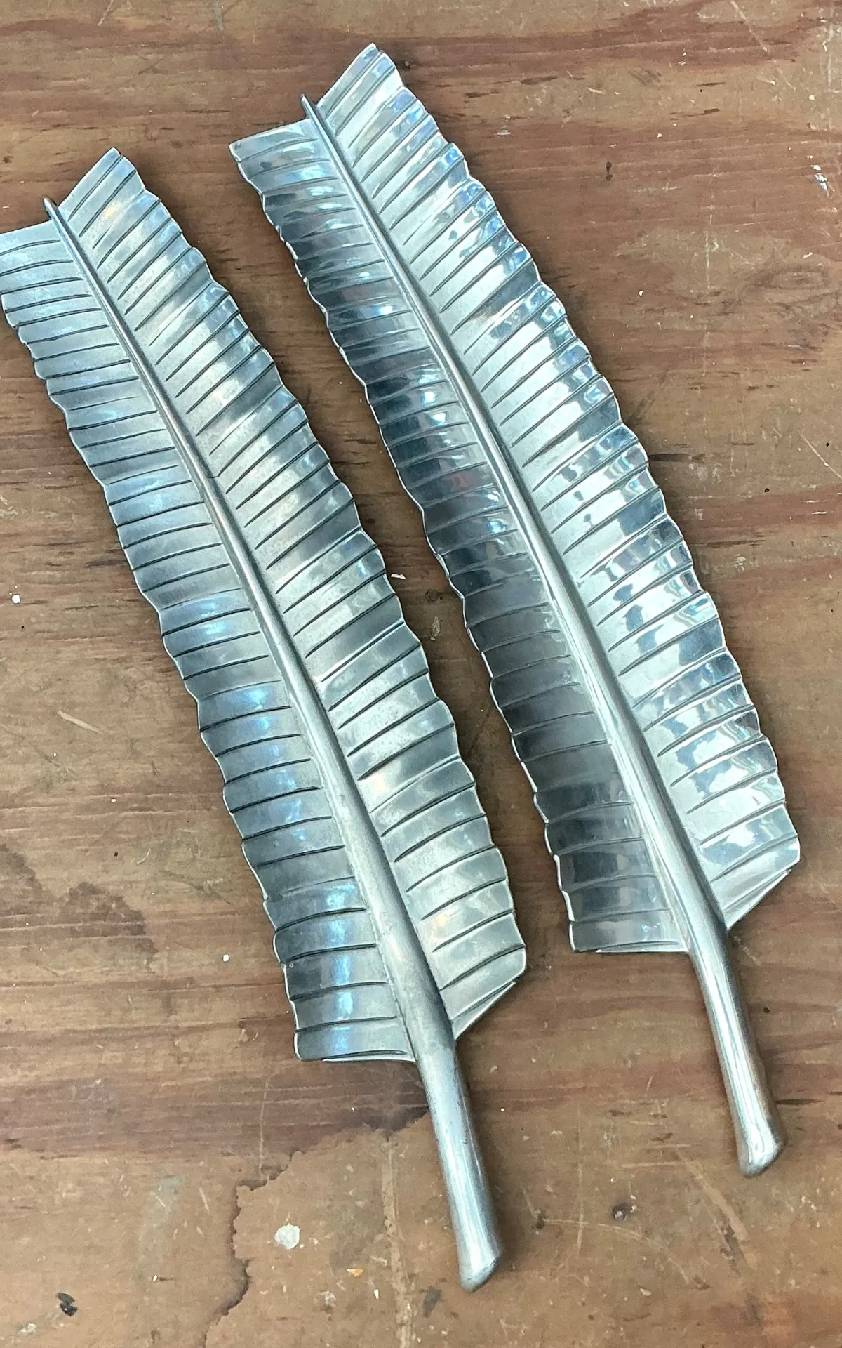 Vintage Aluminum Banana Leaf Platters - Set of 2 — additional photo 3
