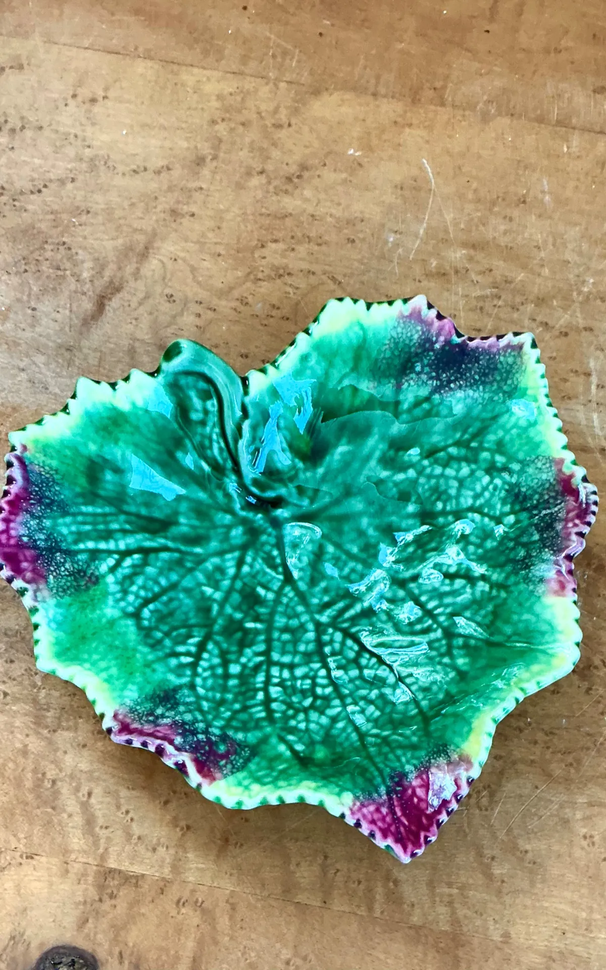 Vintage Bordallo Pinheiro Green Majolica Leaf Plates Trio — additional photo 2