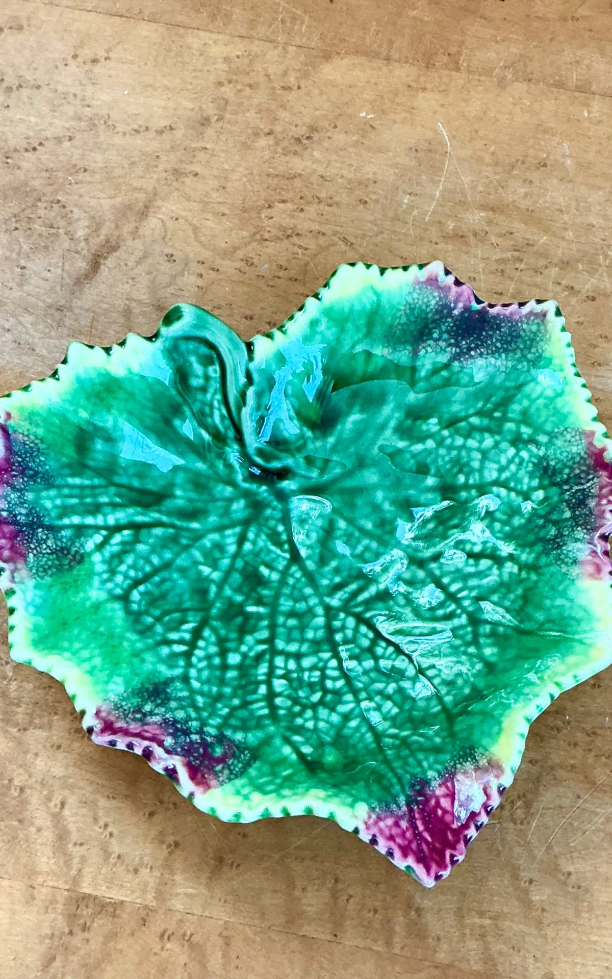 Vintage Bordallo Pinheiro Green Majolica Leaf Plates Trio — additional photo 1