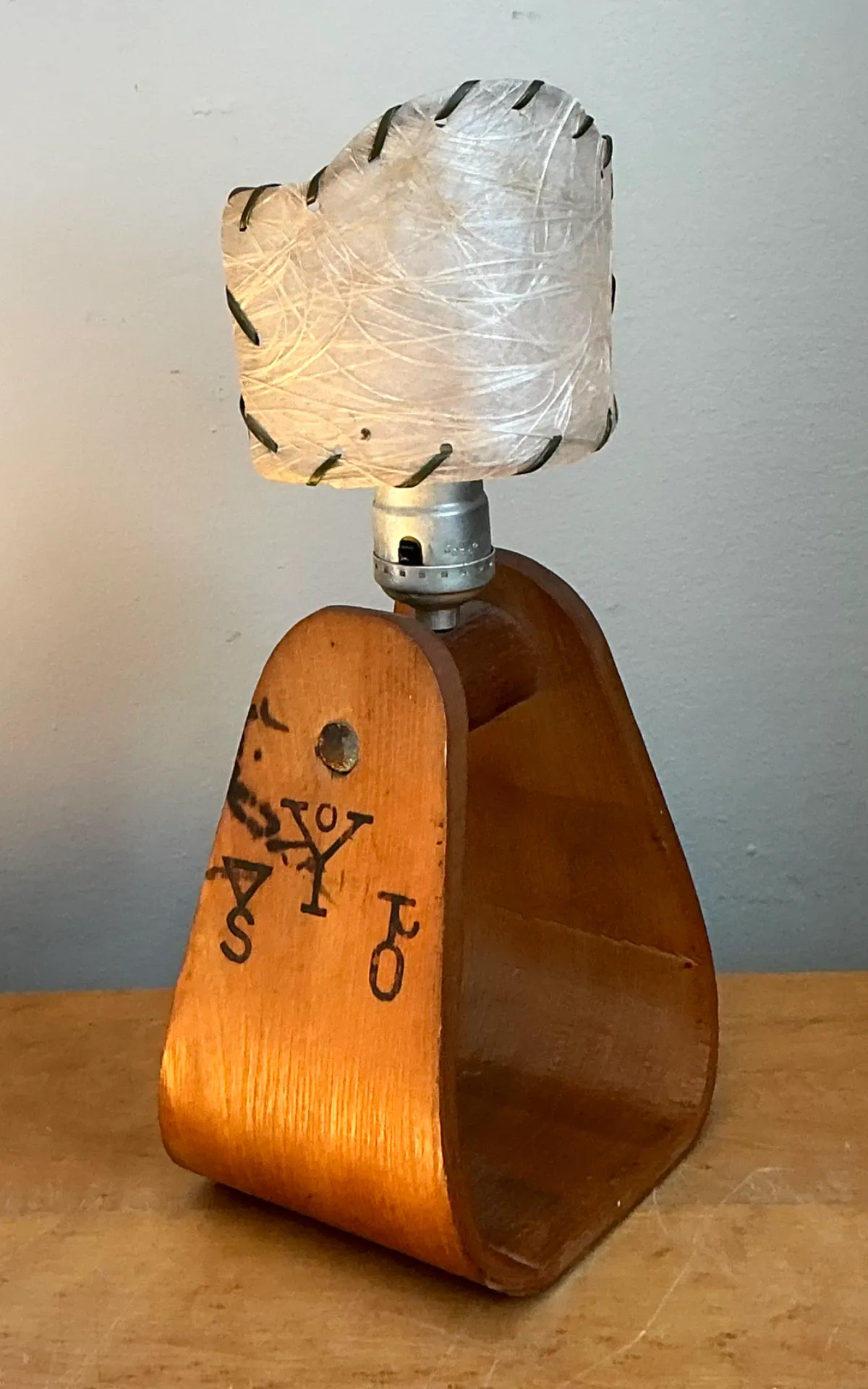 Vintage Wood and Metal Stirrup Table Lamp — additional photo 5