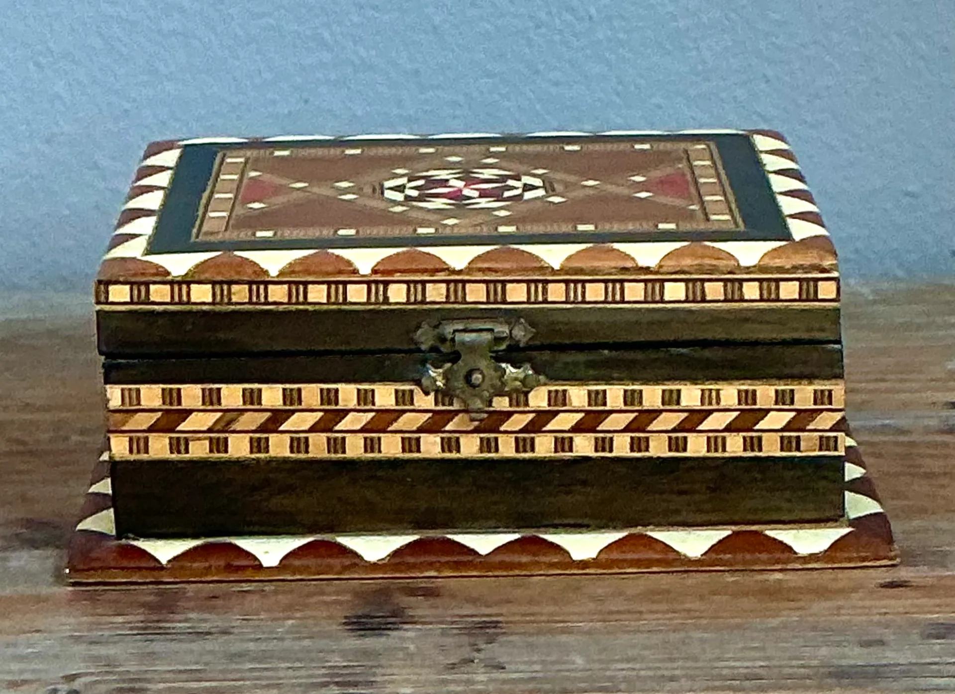 Vintage Inlaid Wood Decorative Box — additional photo 3