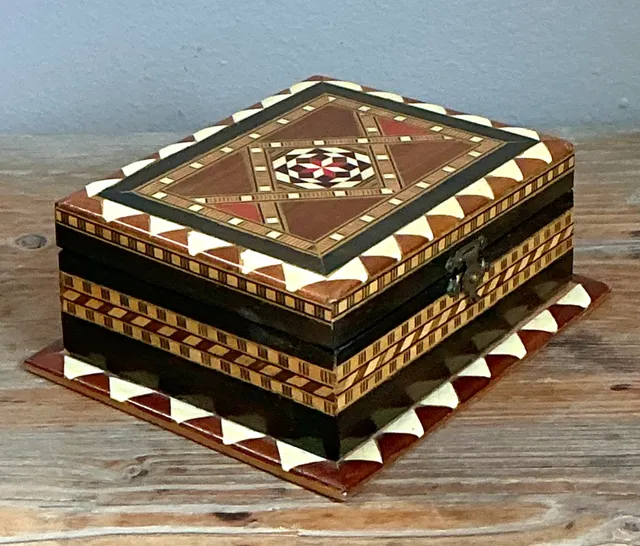 Vintage Inlaid Wood Decorative Box — additional photo 6