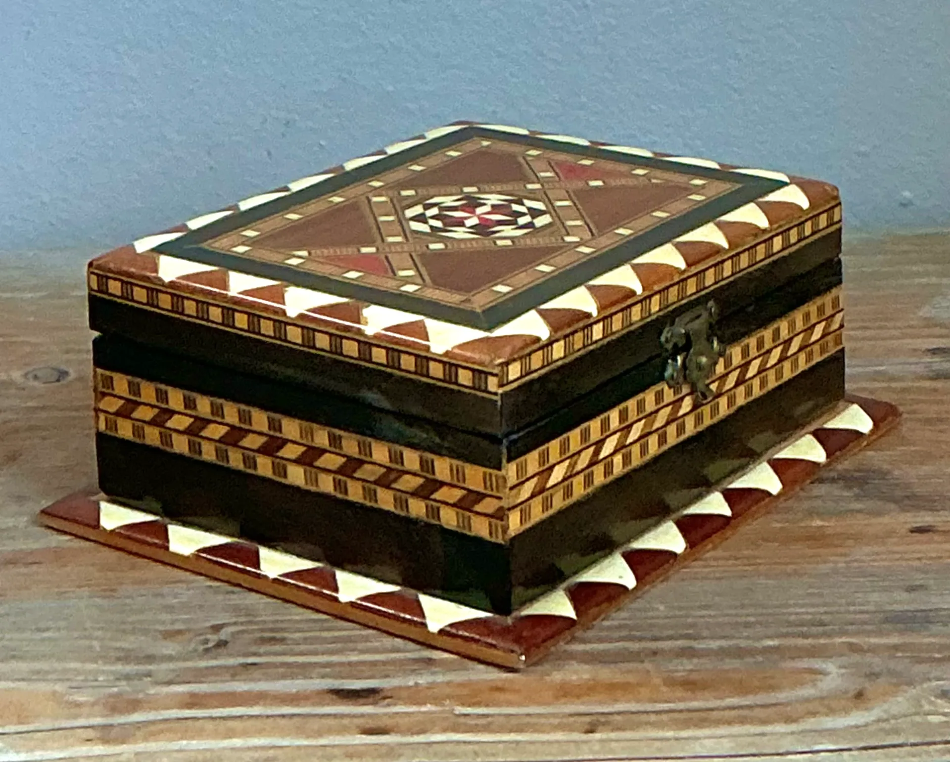 Vintage Inlaid Wood Decorative Box — additional photo 1