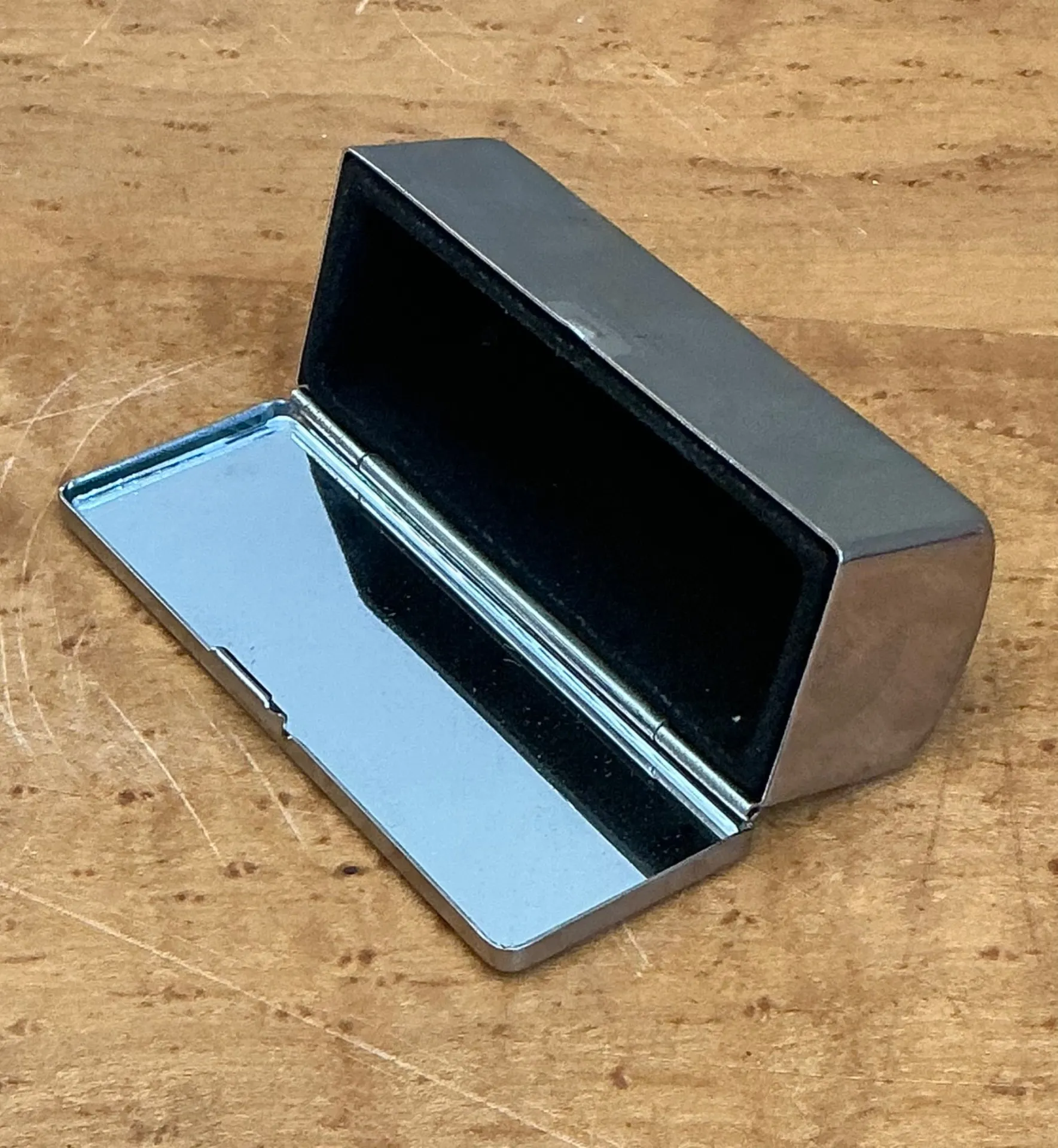 Vintage Engraved Metal Lipstick Case — additional photo 8