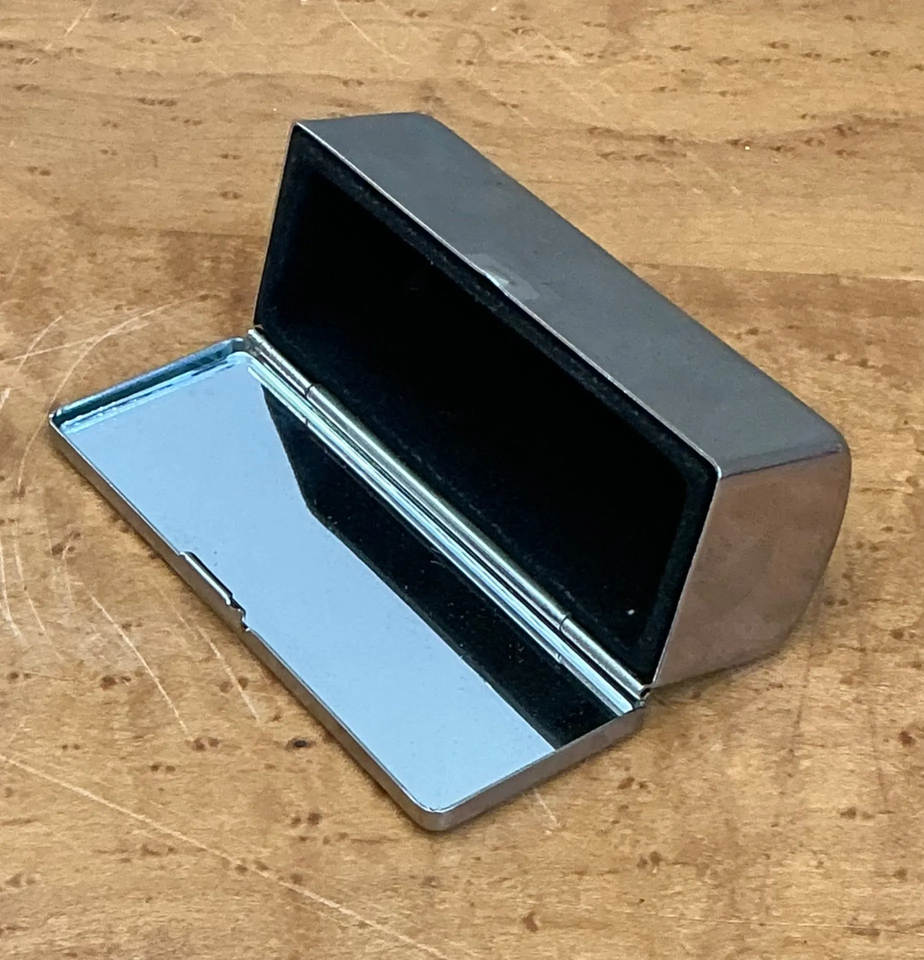 Vintage Engraved Metal Lipstick Case — additional photo 7