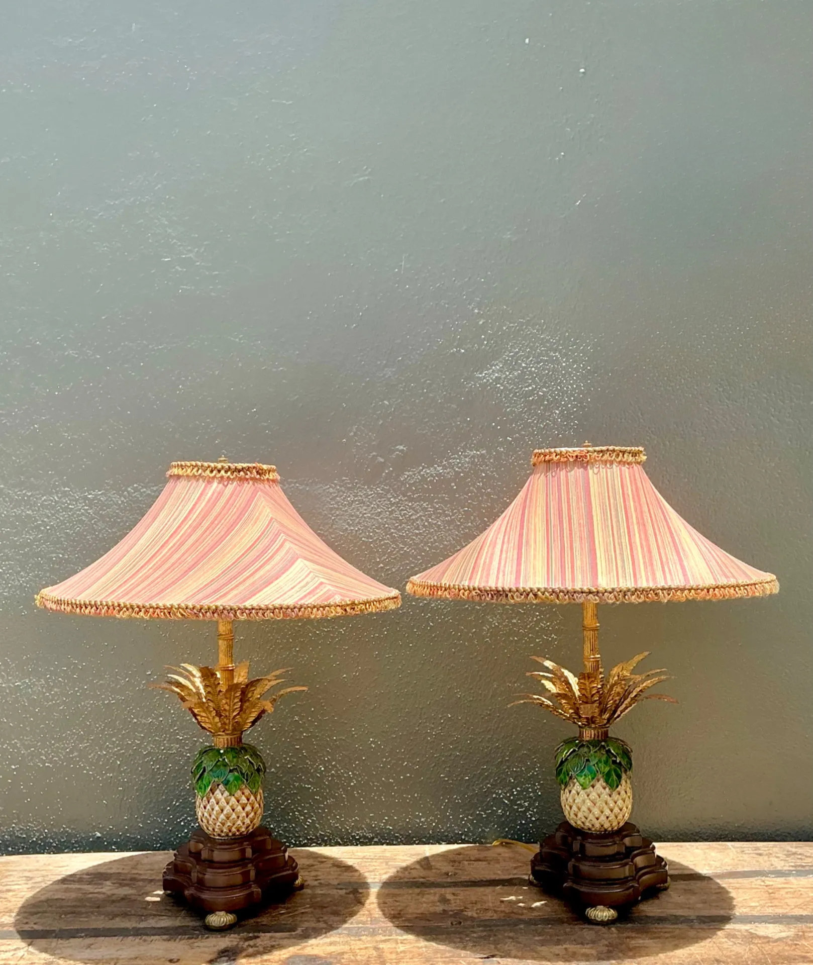 Vintage Frederick Cooper Enamel Pineapple Lamps - A Pair — additional photo 2