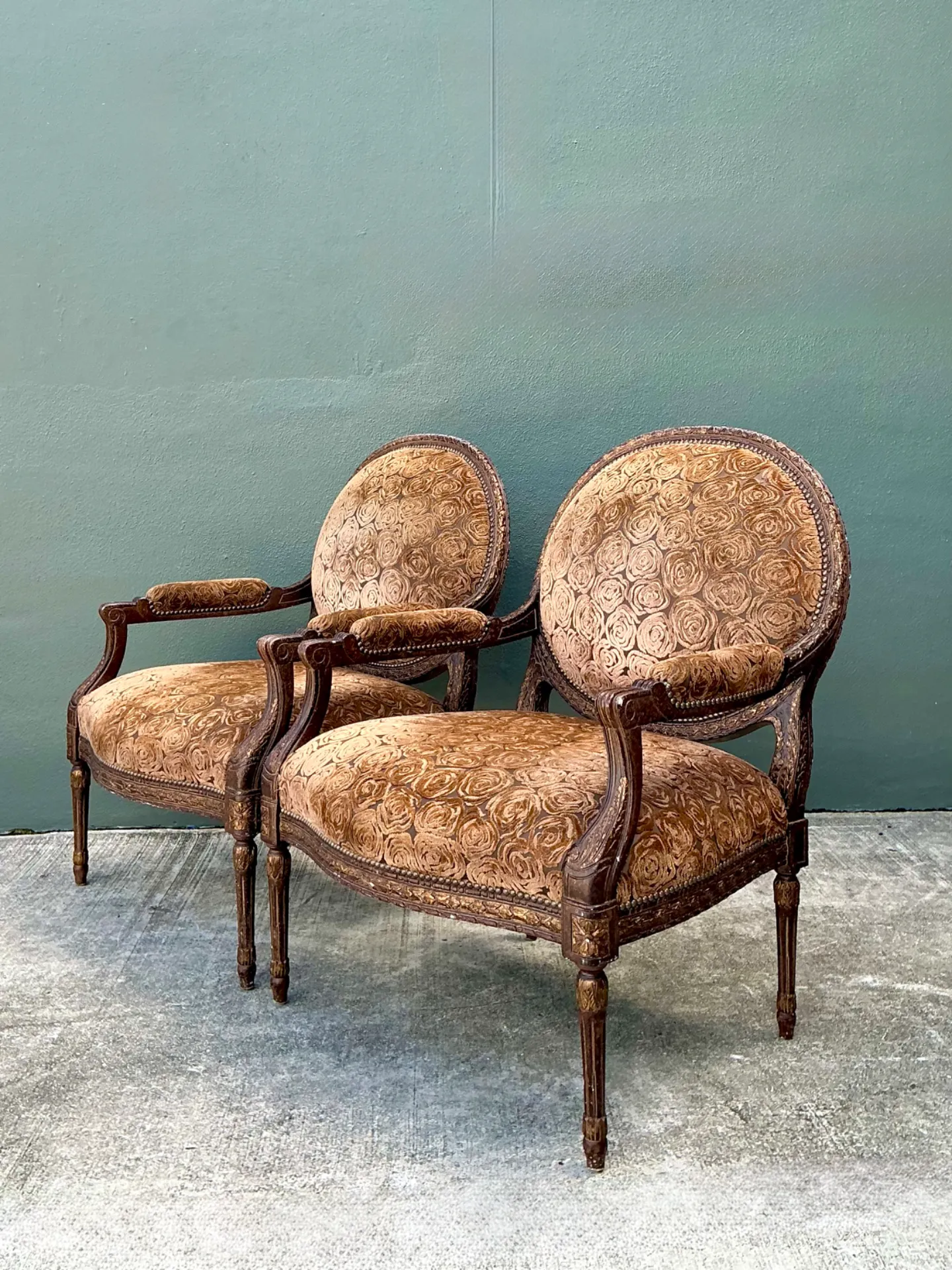 Vintage Isenhour Carved Fauteuil Armchairs - Pair — additional photo 8