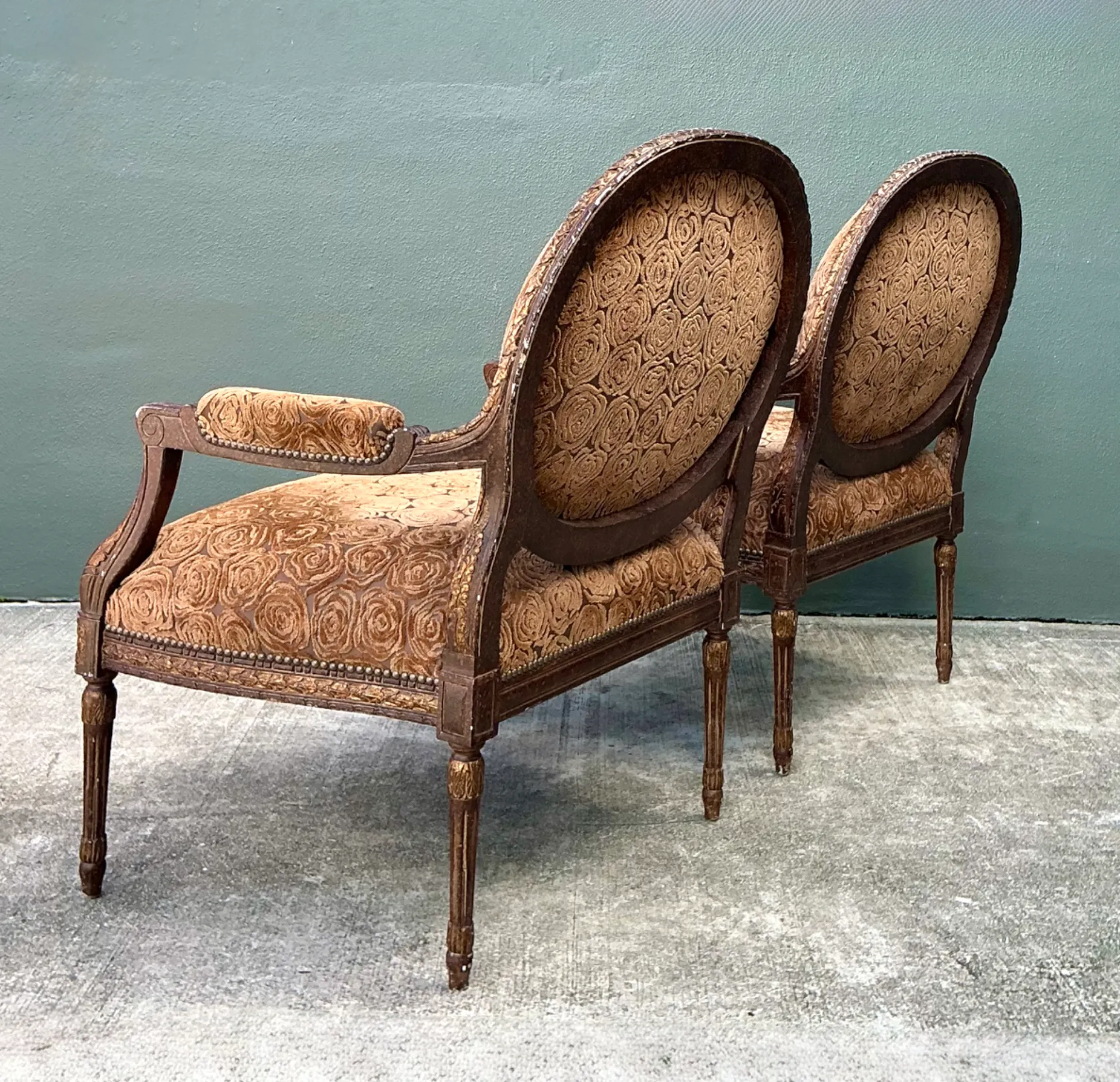 Vintage Isenhour Carved Fauteuil Armchairs - Pair — additional photo 4