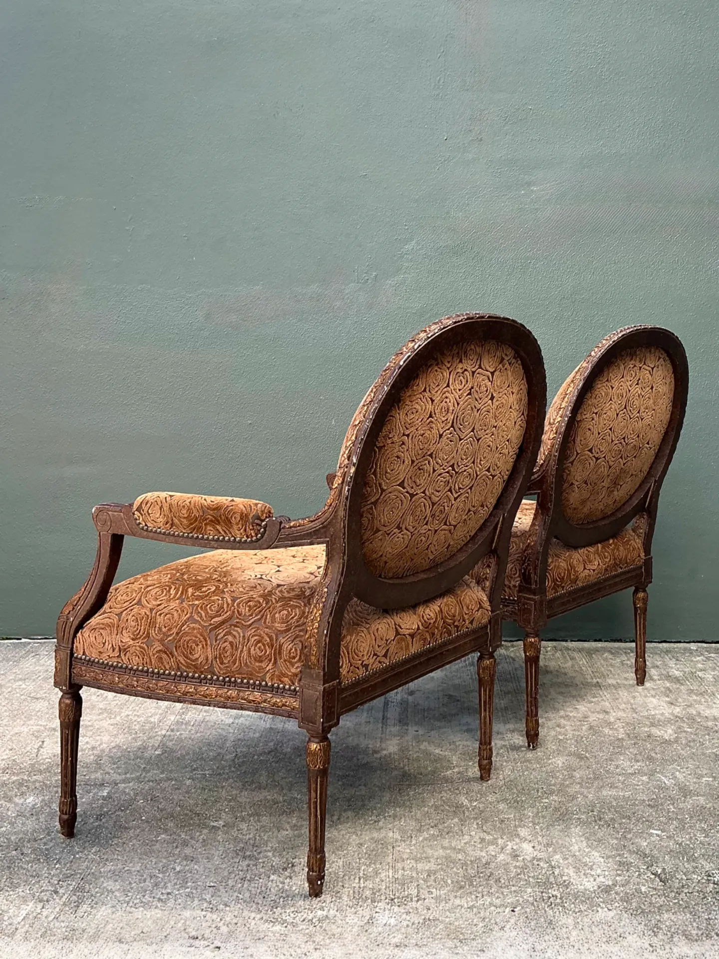Vintage Isenhour Carved Fauteuil Armchairs - Pair — additional photo 6