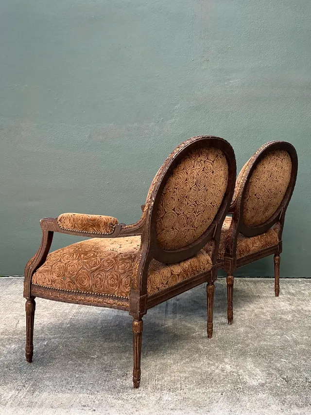 Vintage Isenhour Carved Fauteuil Armchairs - Pair — additional photo 6