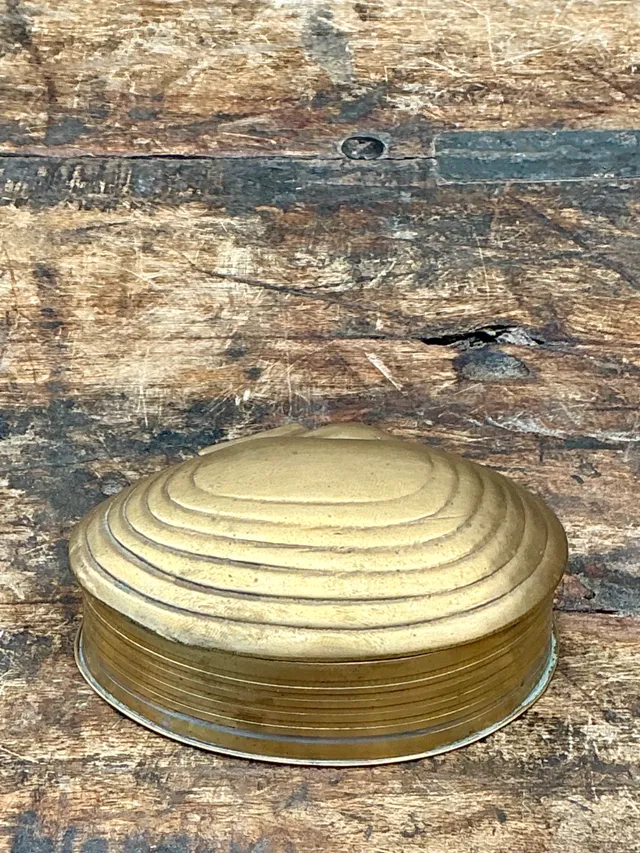 Vintage Clamshell Brass Trinket Box — additional photo 7