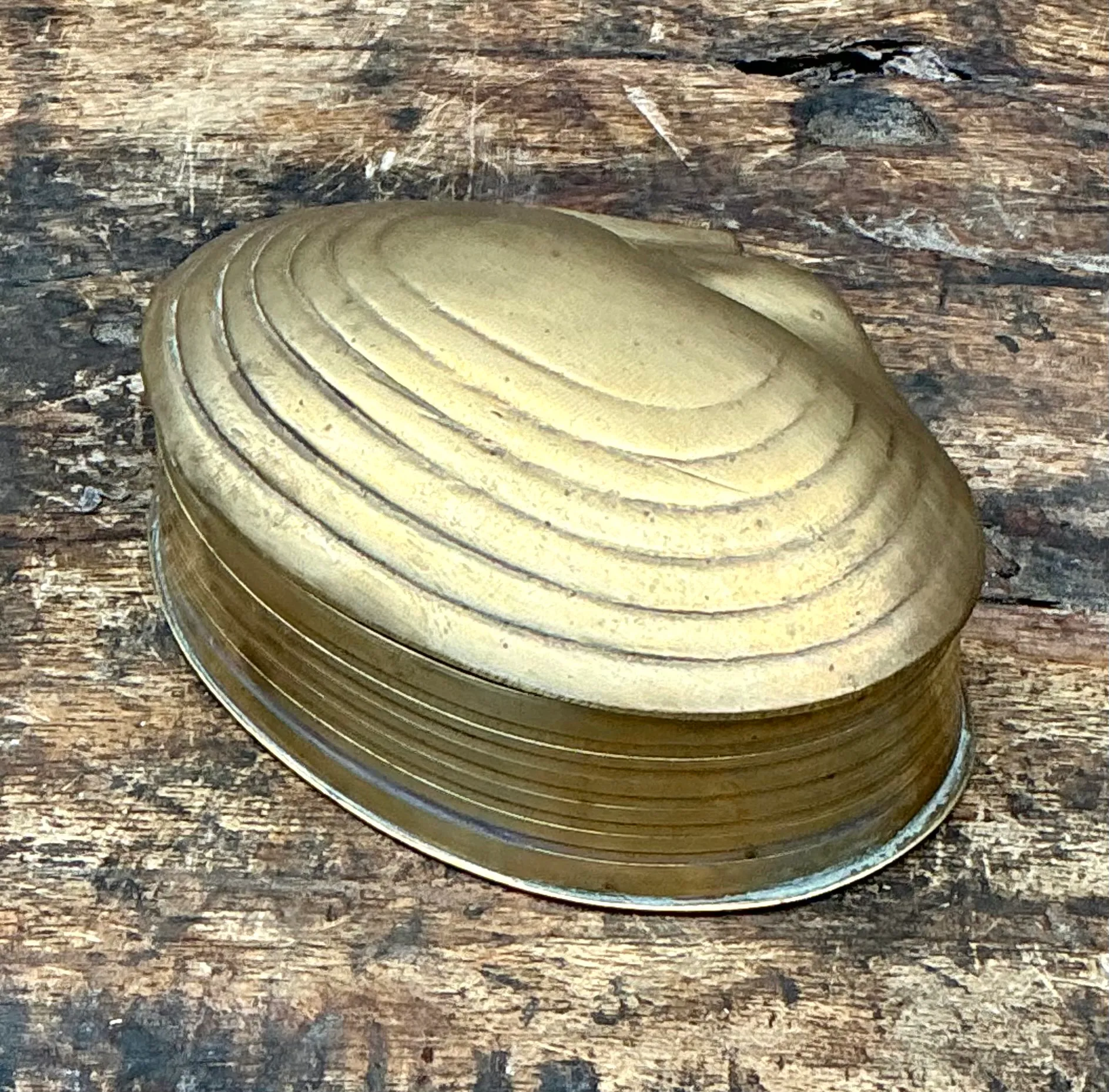 Vintage Clamshell Brass Trinket Box — additional photo 2