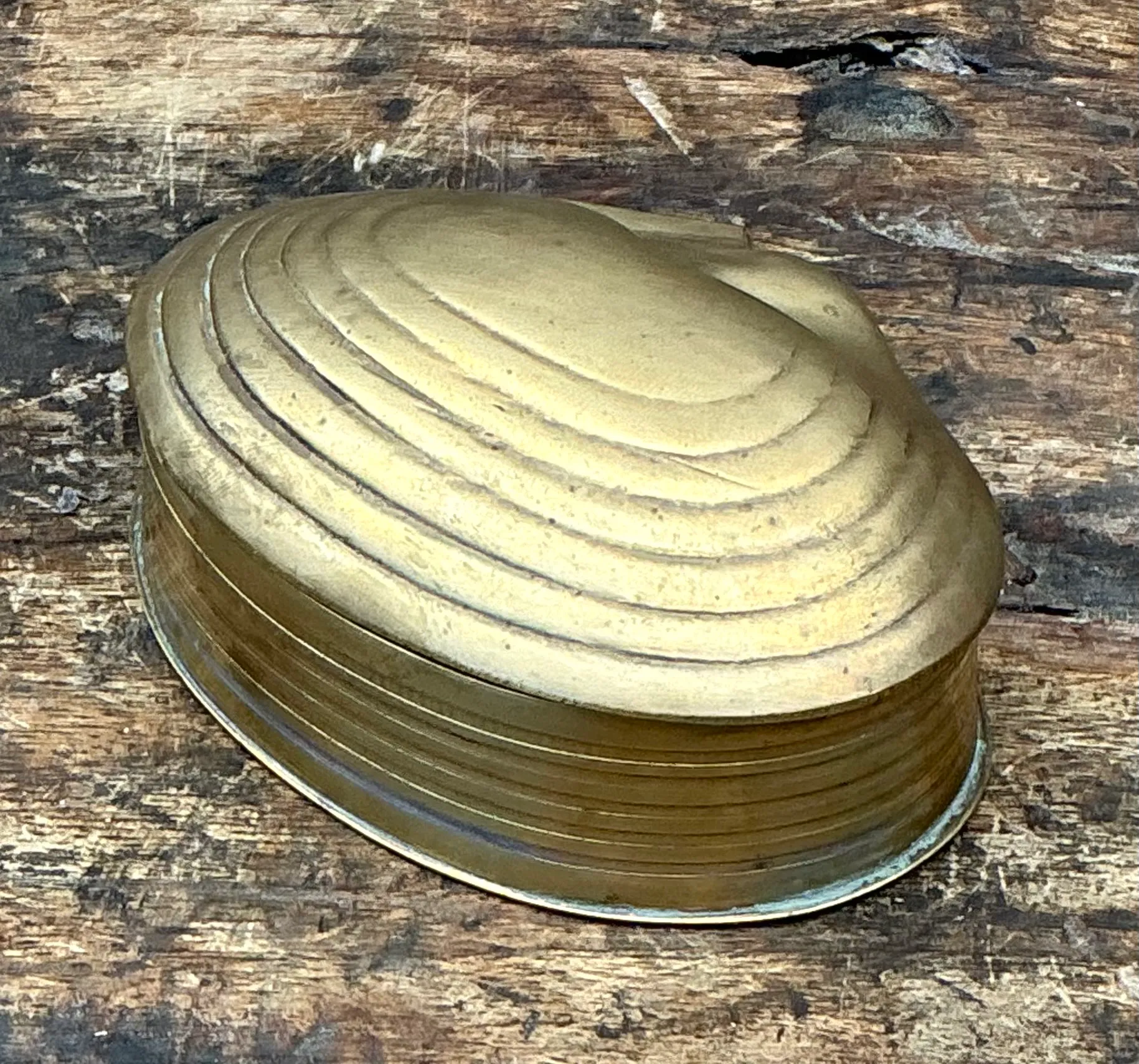 Vintage Clamshell Brass Trinket Box — additional photo 5