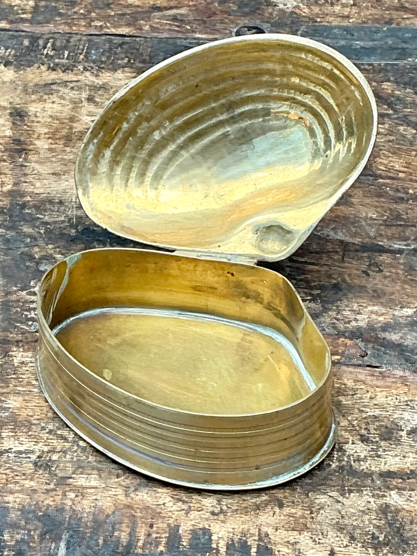 Vintage Clamshell Brass Trinket Box — additional photo 1