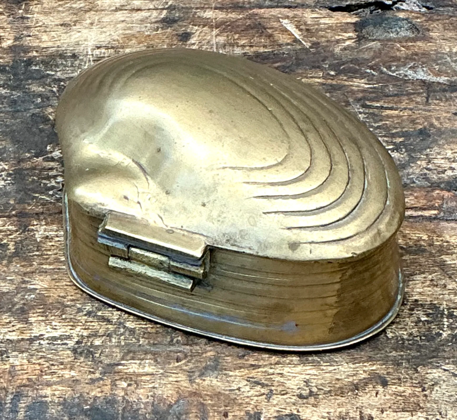Vintage Clamshell Brass Trinket Box — additional photo 3