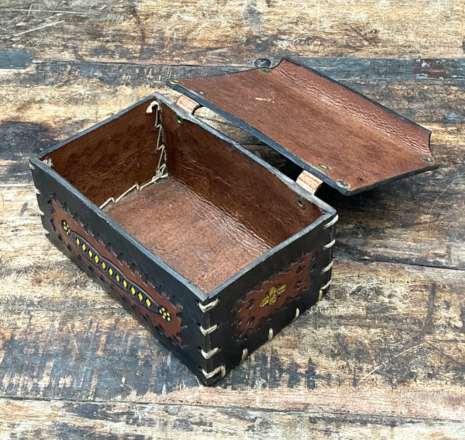 Vintage Handcrafted Leather Trinket Box — additional photo 2