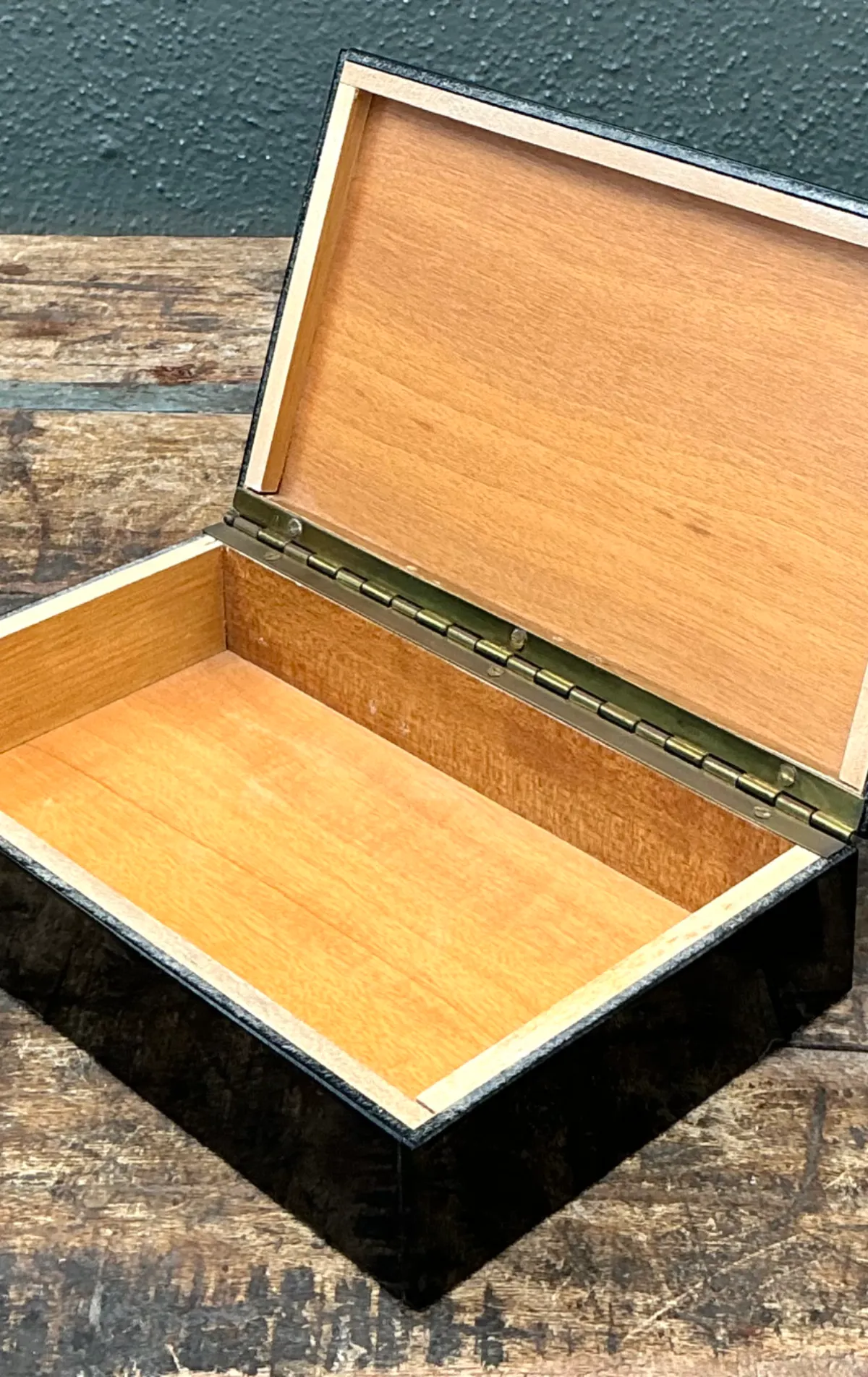 Vintage Horn and Wood Decorative Box — additional photo 3