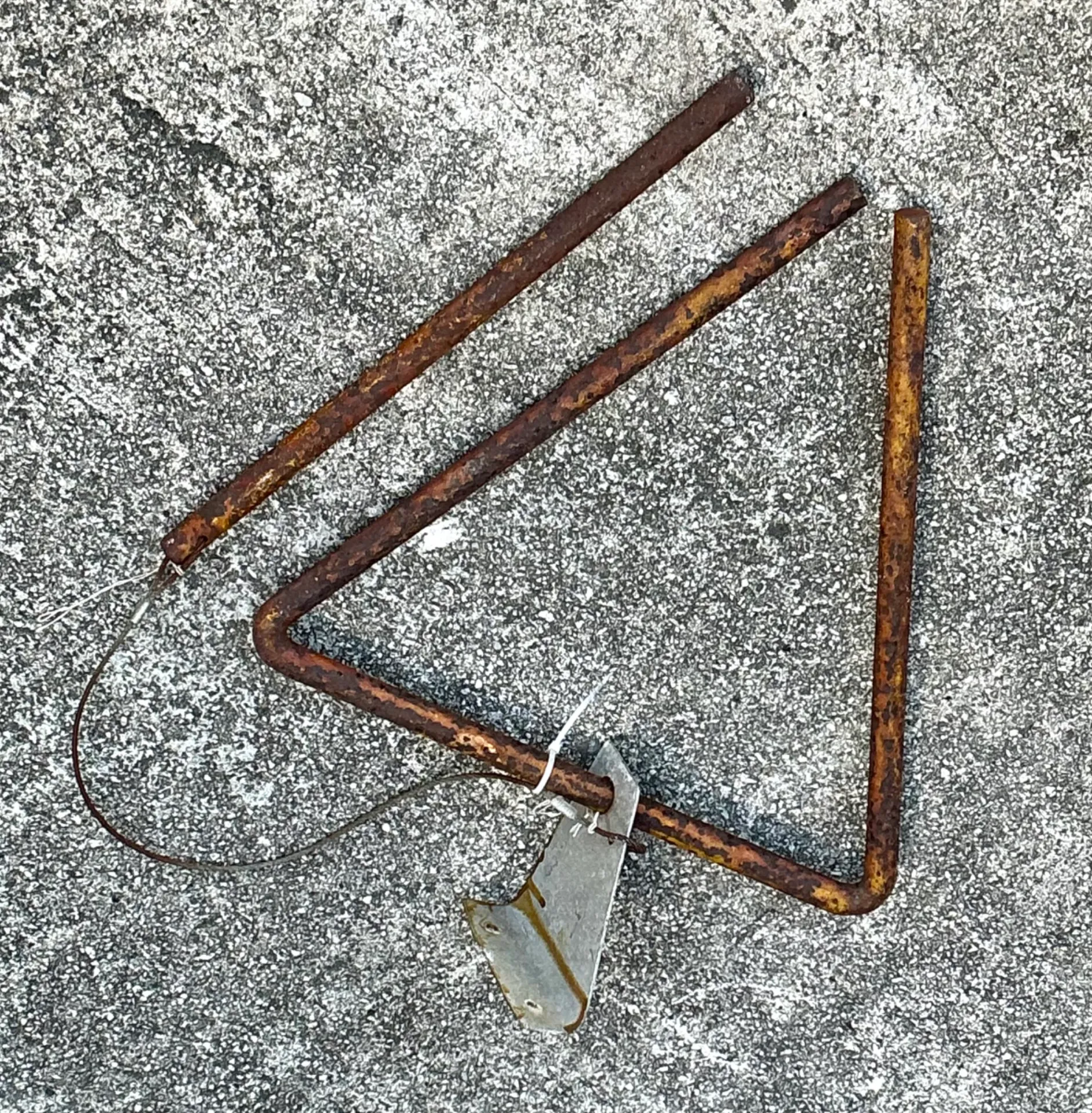 Vintage Rusted Metal Triangle Dinner Bell — additional photo 7
