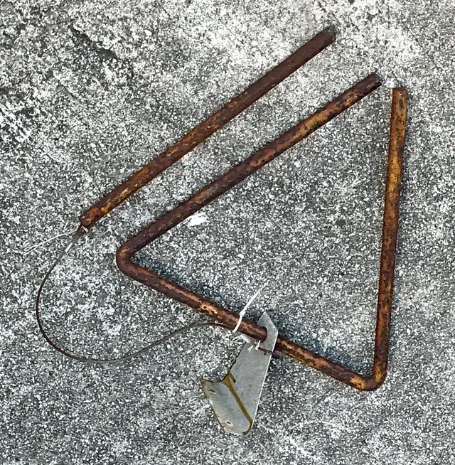 Vintage Rusted Metal Triangle Dinner Bell — additional photo 2
