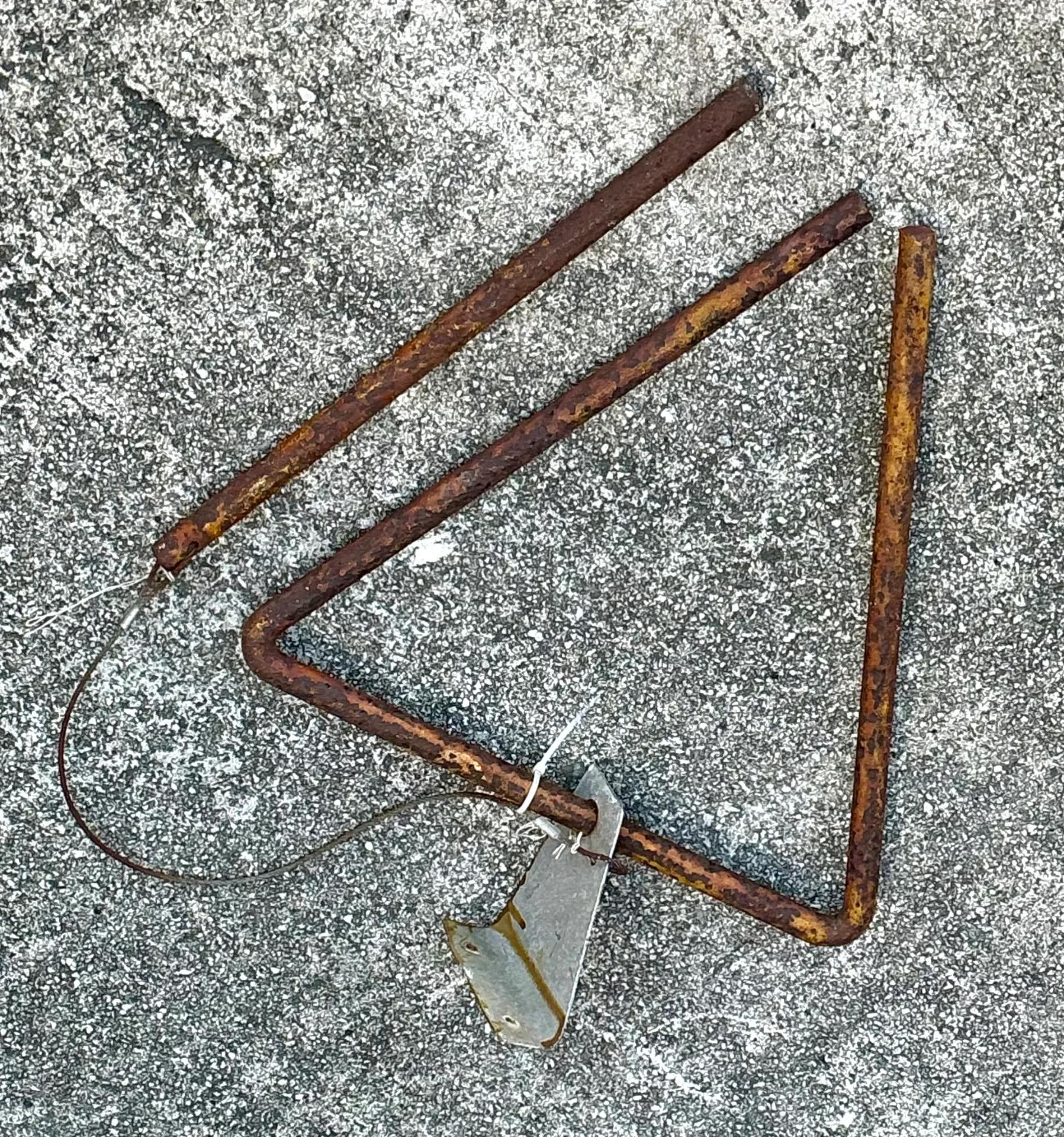 Vintage Rusted Metal Triangle Dinner Bell — additional photo 8