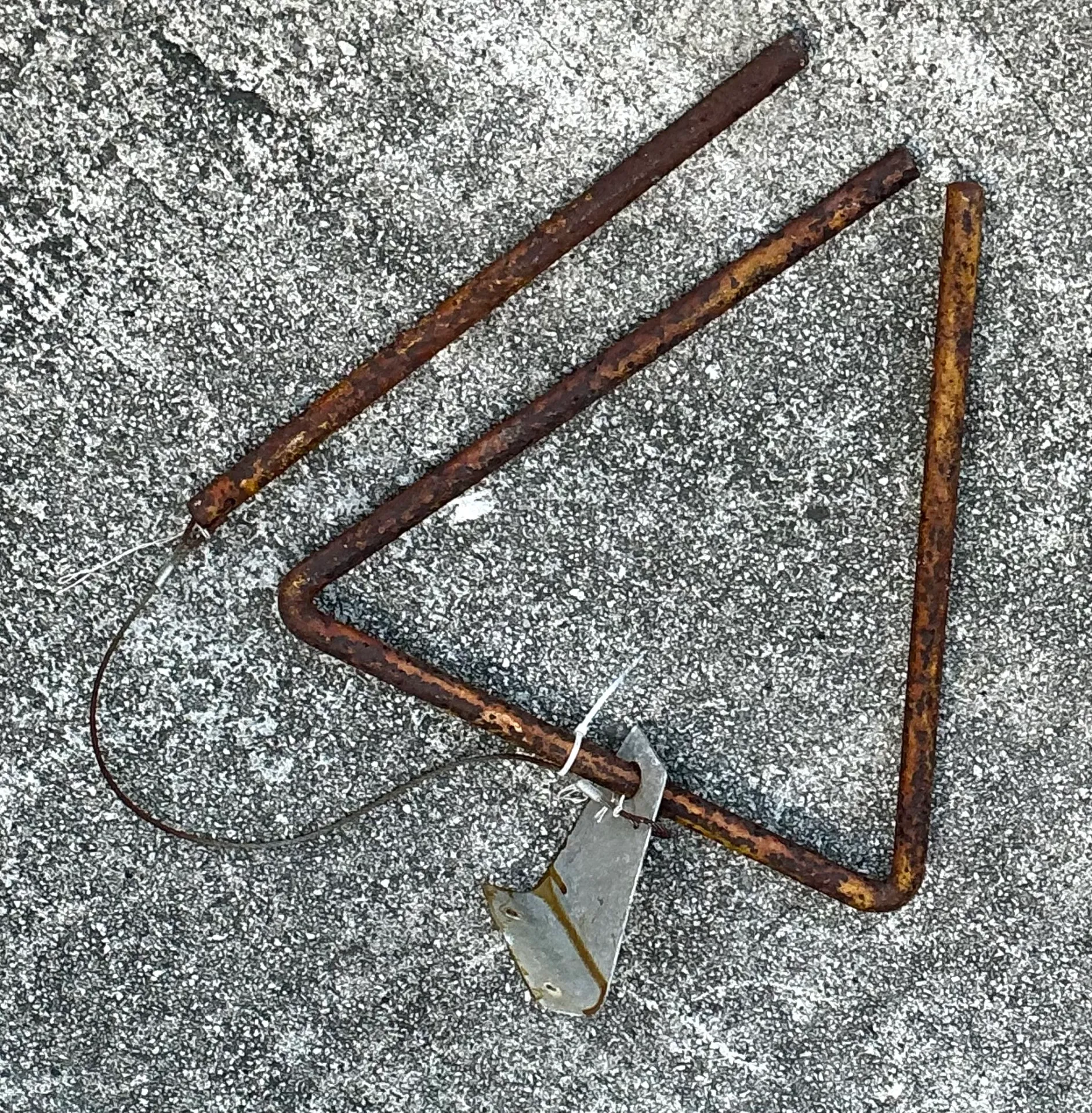 Vintage Rusted Metal Triangle Dinner Bell — additional photo 6
