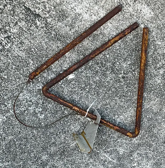 Vintage Rusted Metal Triangle Dinner Bell — additional photo 6