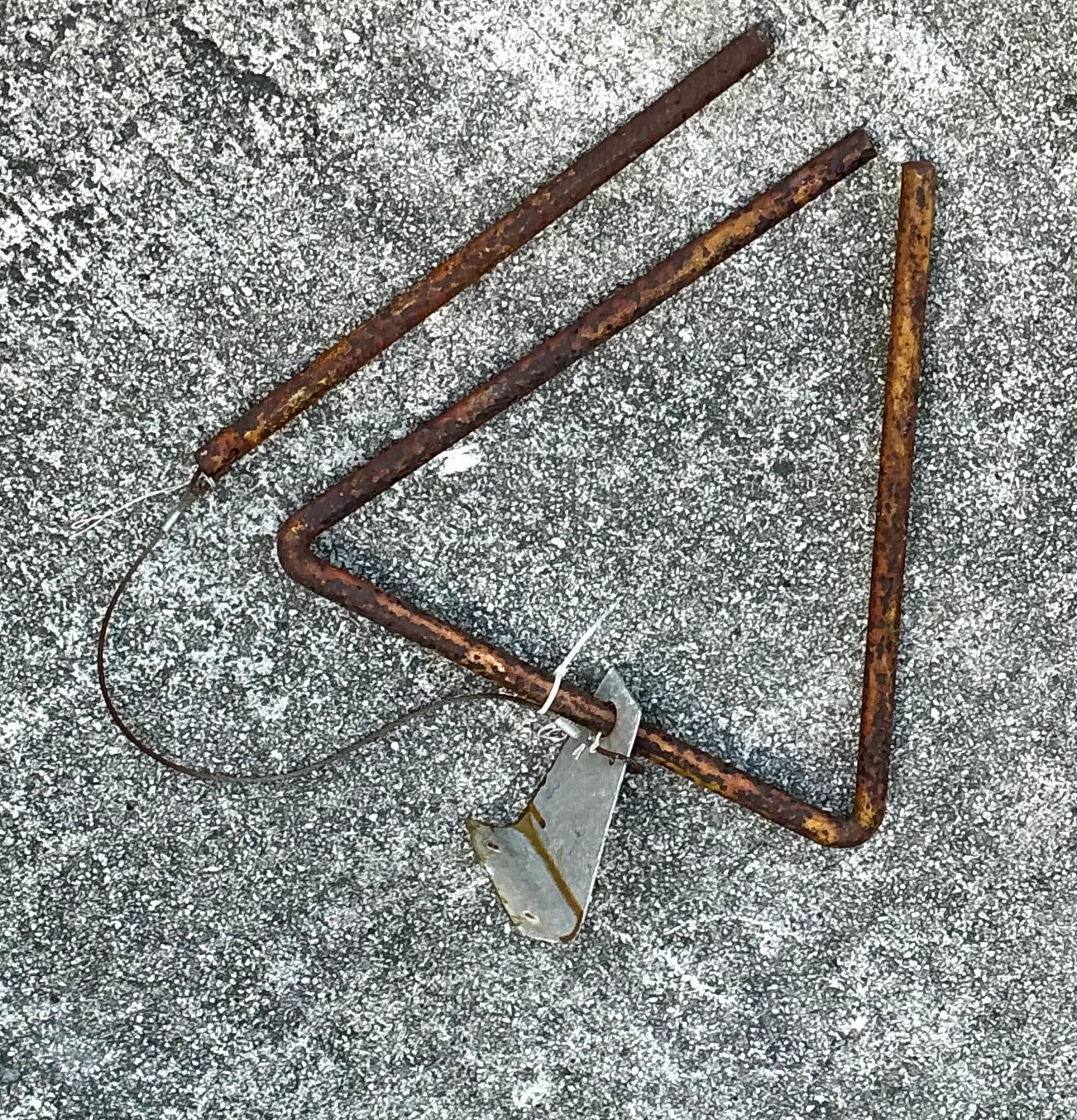Vintage Rusted Metal Triangle Dinner Bell — additional photo 5