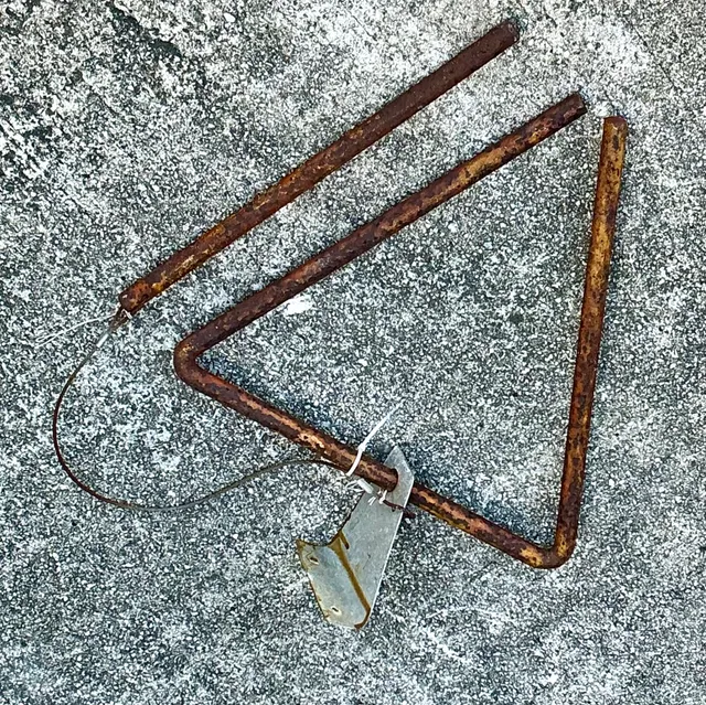 Vintage Rusted Metal Triangle Dinner Bell — additional photo 3