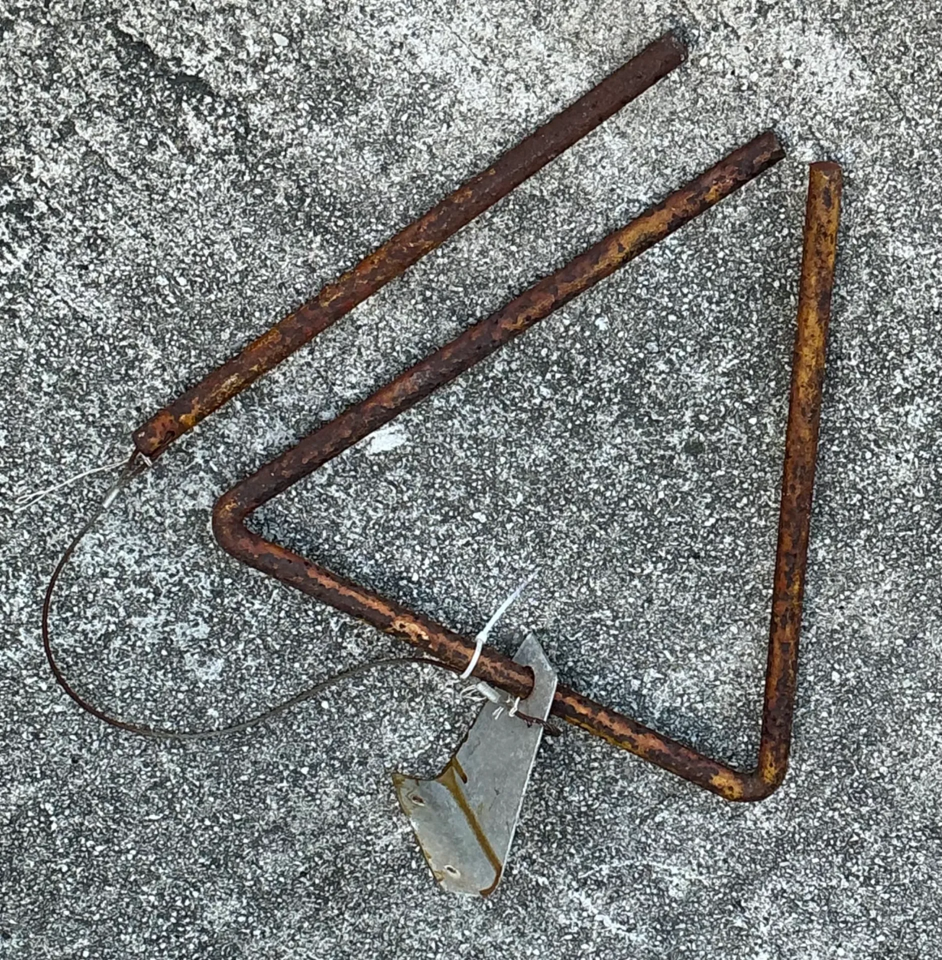 Vintage Rusted Metal Triangle Dinner Bell — additional photo 1