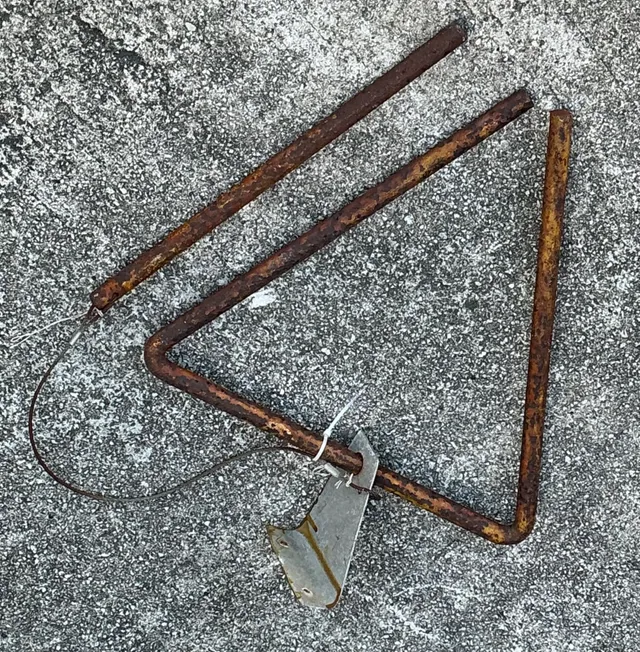 Vintage Rusted Metal Triangle Dinner Bell — additional photo 1