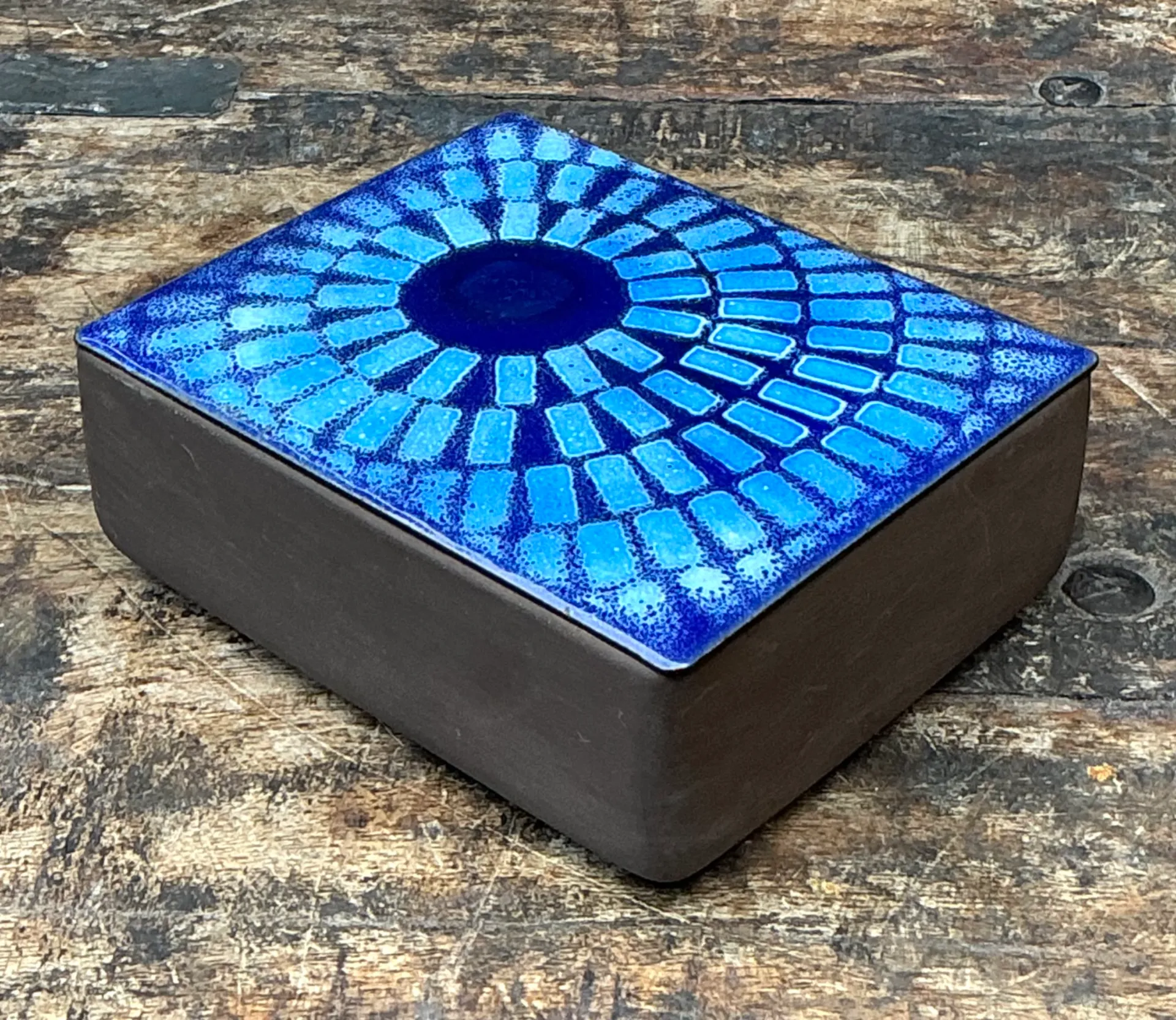 Vintage Ceramic Trinket Box With Blue Enameled Lid — additional photo 4