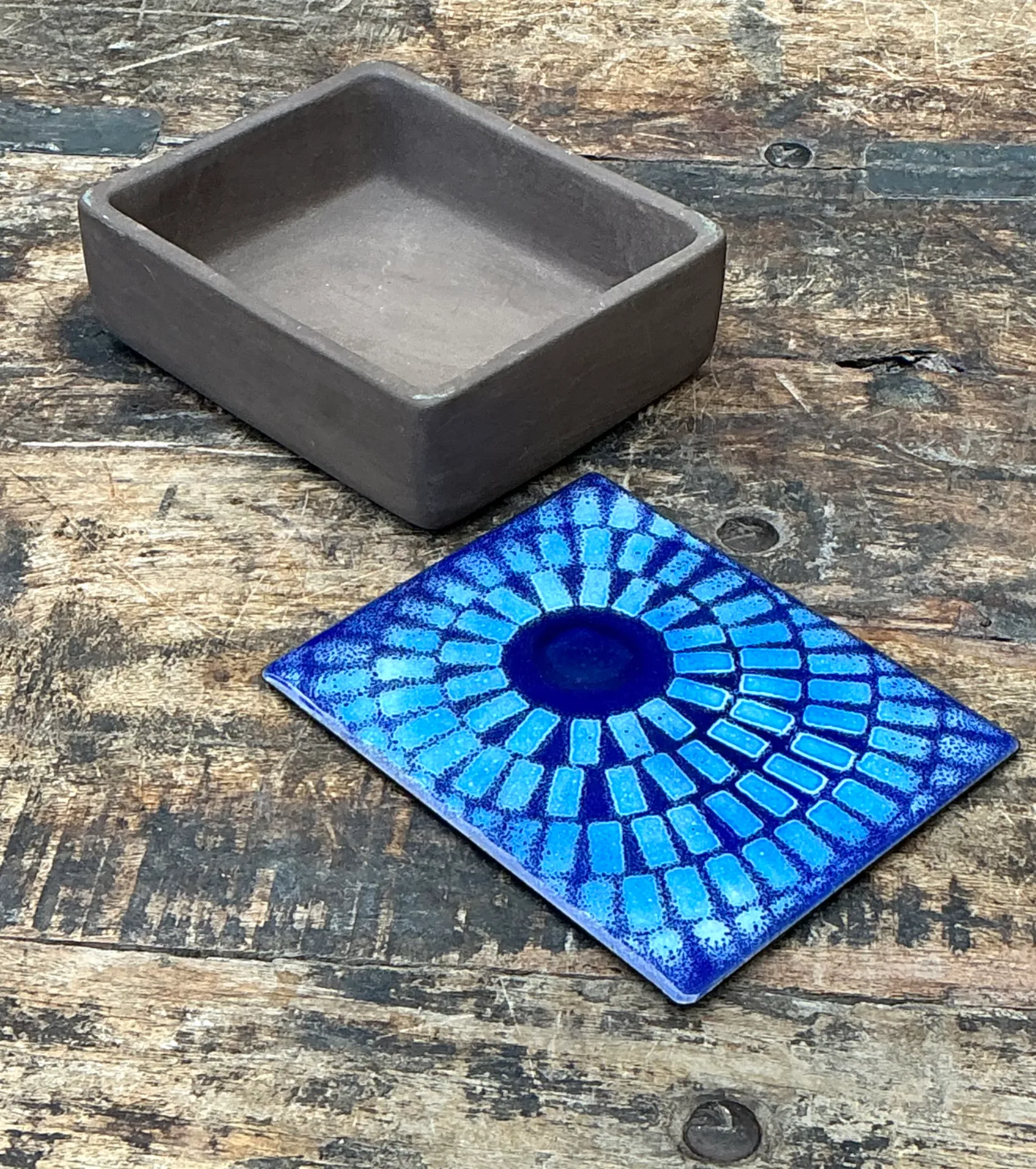 Vintage Ceramic Trinket Box With Blue Enameled Lid — additional photo 7
