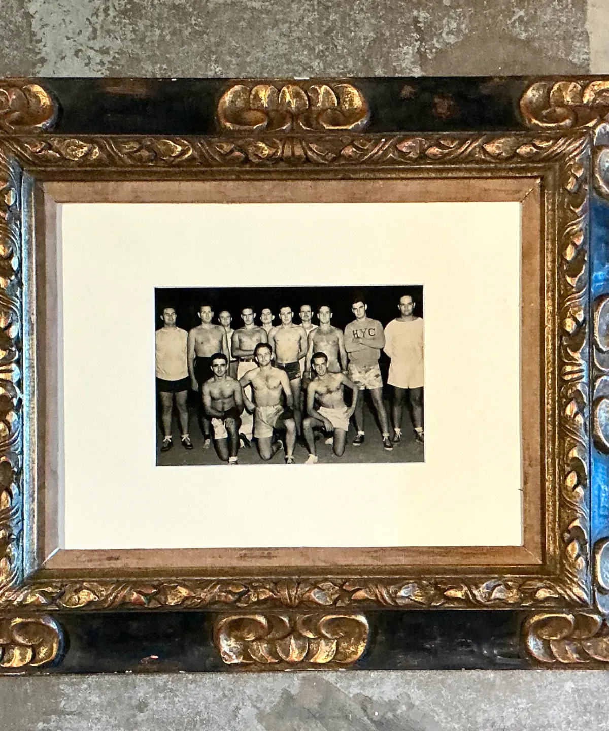 Vintage Ornate Wood Frame With Harvard Yacht Club Team Photo — additional photo 2