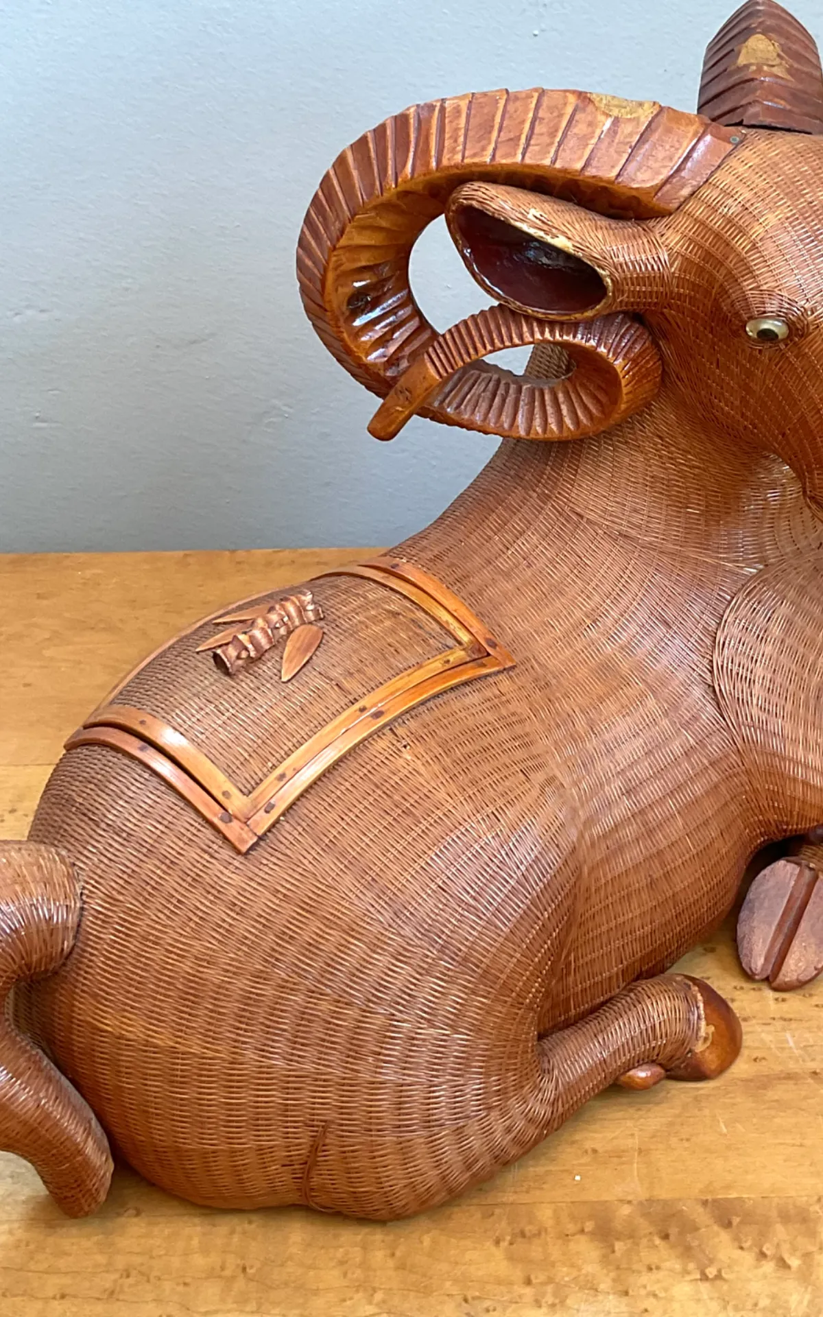 Vintage Shanghai Weave Curly Horn Ram Box — additional photo 3