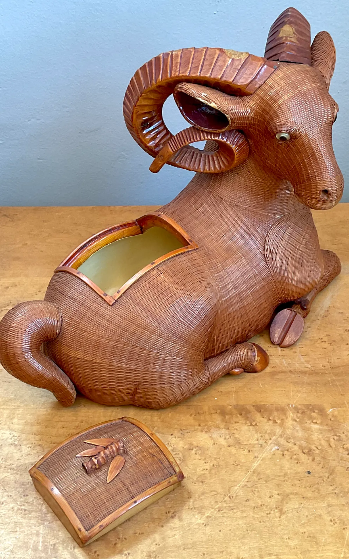 Vintage Shanghai Weave Curly Horn Ram Box — additional photo 8